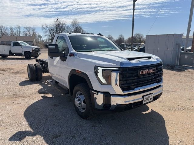 2026 GMC Sierra 3500 HD Chassis Cab Pro