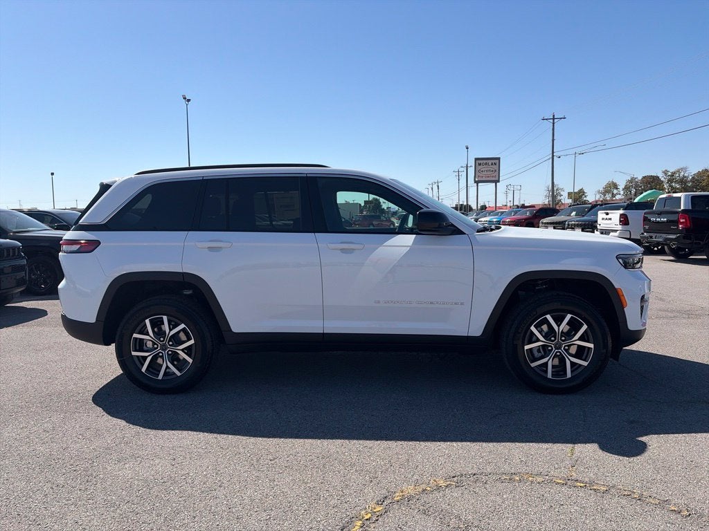 2027 Jeep Grand Cherokee GRAND CHEROKEE LAREDO 4X2