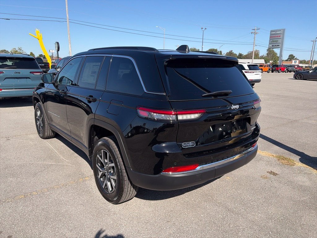 2027 Jeep Grand Cherokee GRAND CHEROKEE LAREDO 4X2