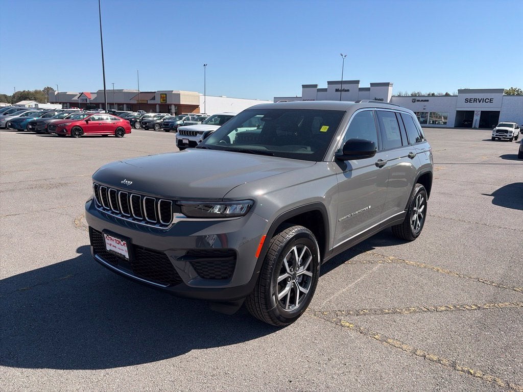 2027 Jeep Grand Cherokee GRAND CHEROKEE LAREDO 4X2