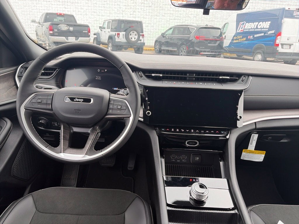 2027 Jeep Grand Cherokee GRAND CHEROKEE LAREDO ALTITUDE 4X2