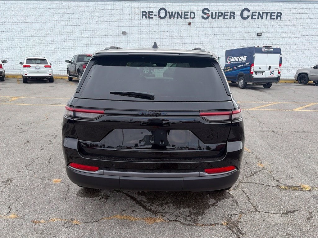 2027 Jeep Grand Cherokee GRAND CHEROKEE LAREDO ALTITUDE 4X2