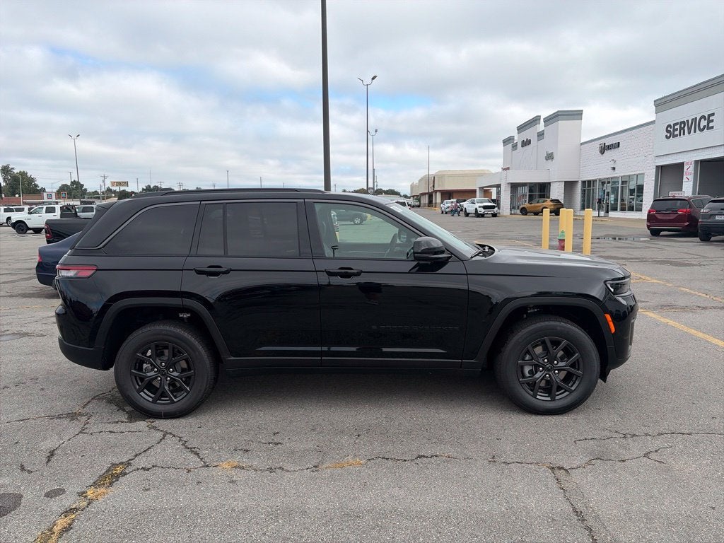 2027 Jeep Grand Cherokee GRAND CHEROKEE LAREDO ALTITUDE 4X2