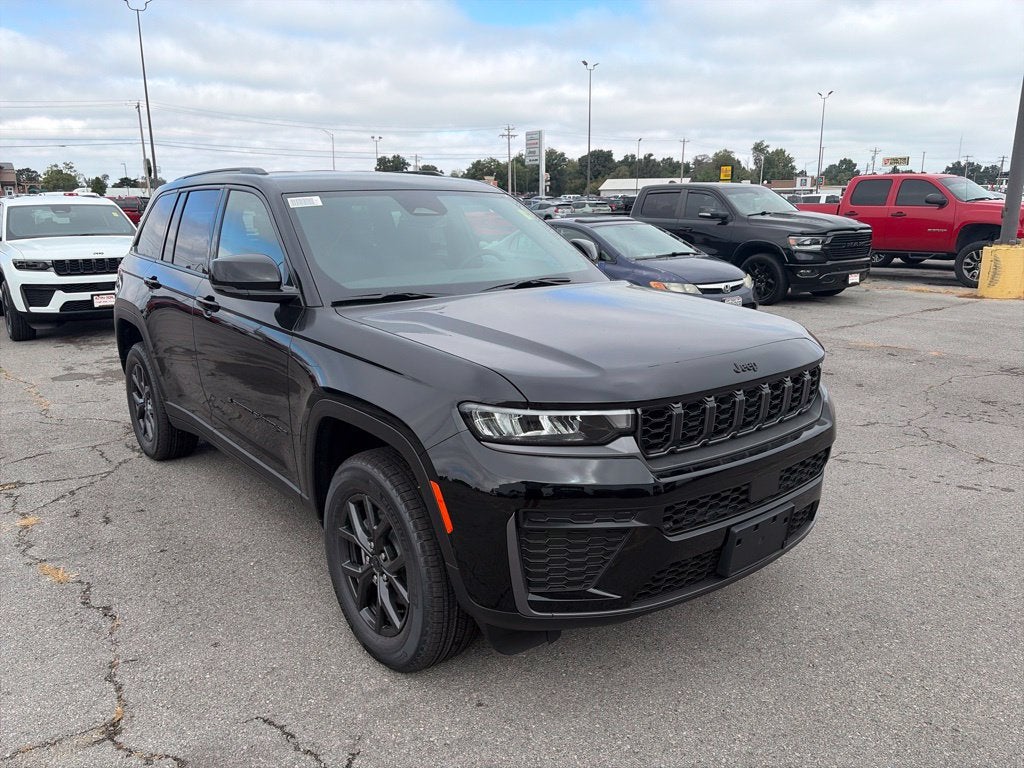 2027 Jeep Grand Cherokee GRAND CHEROKEE LAREDO ALTITUDE 4X2