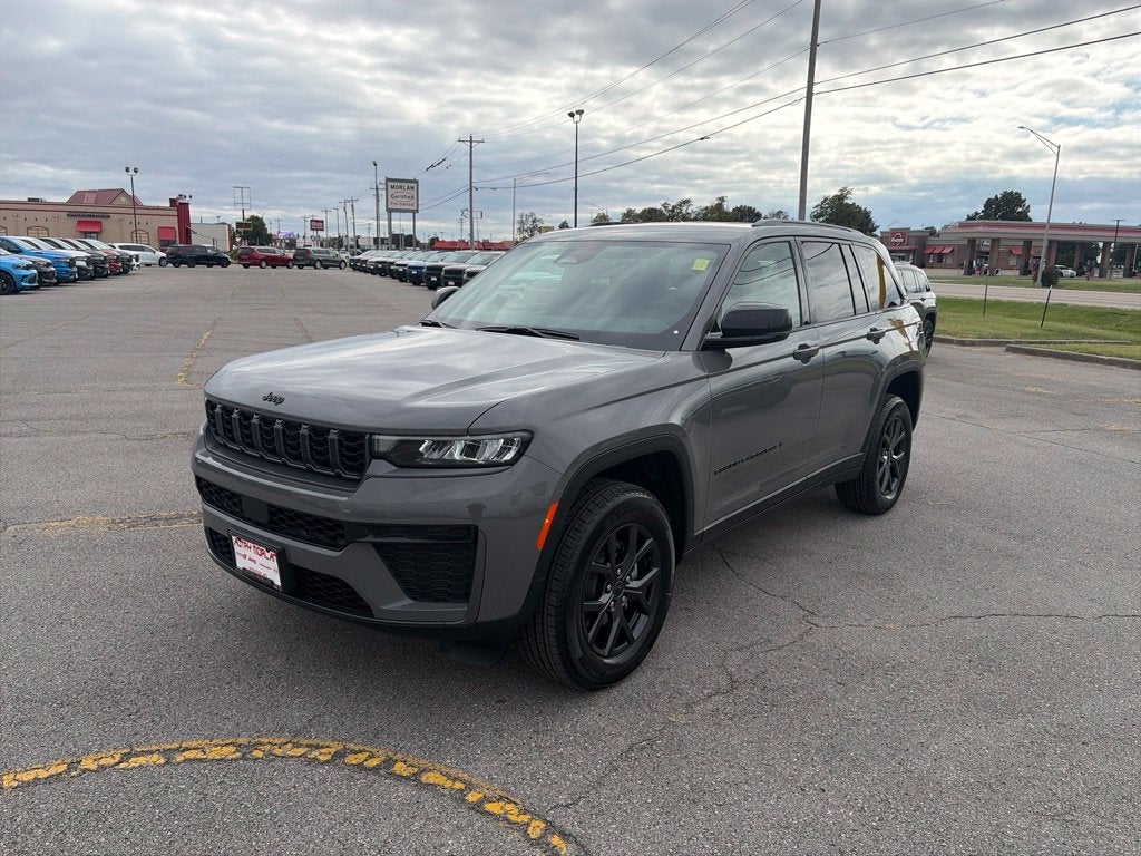 2027 Jeep Grand Cherokee GRAND CHEROKEE LAREDO ALTITUDE 4X2