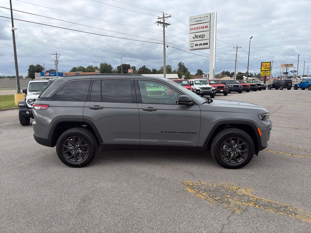 2027 Jeep Grand Cherokee GRAND CHEROKEE LAREDO ALTITUDE 4X2