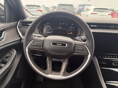 2027 Jeep Grand Cherokee GRAND CHEROKEE LAREDO ALTITUDE 4X2