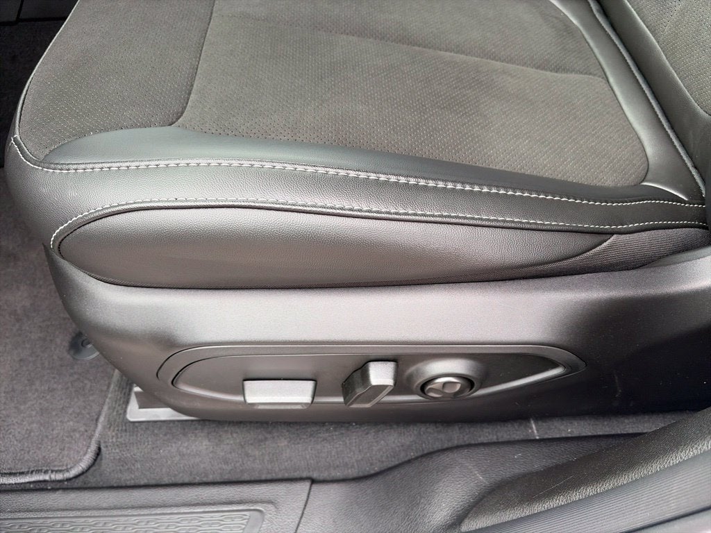 2027 Jeep Grand Cherokee GRAND CHEROKEE LAREDO ALTITUDE 4X2