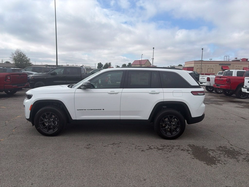 2027 Jeep Grand Cherokee GRAND CHEROKEE LAREDO ALTITUDE 4X2