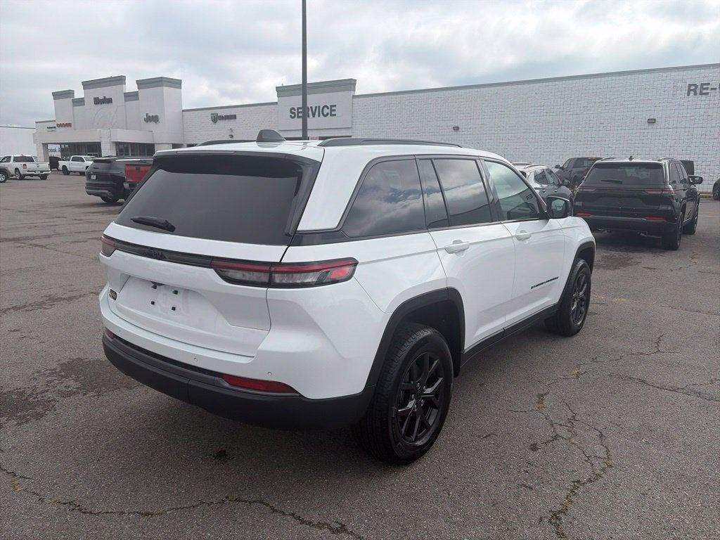 2027 Jeep Grand Cherokee GRAND CHEROKEE LAREDO ALTITUDE 4X2