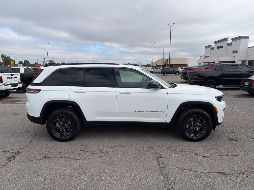 2027 Jeep Grand Cherokee GRAND CHEROKEE LAREDO ALTITUDE 4X2
