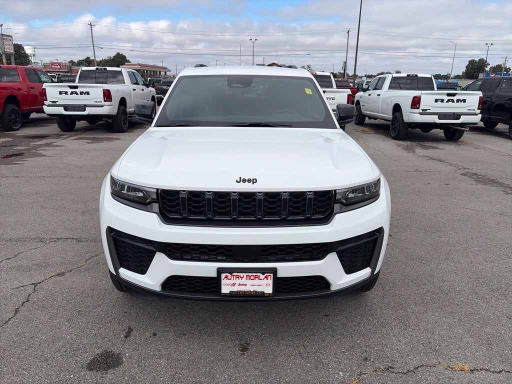 2027 Jeep Grand Cherokee GRAND CHEROKEE LAREDO ALTITUDE 4X2
