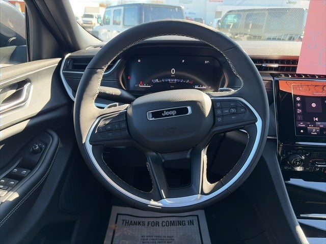 2025 Jeep Grand Cherokee GRAND CHEROKEE LAREDO X 4X4