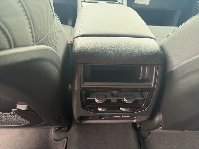 2026 Jeep Grand Cherokee GRAND CHEROKEE LAREDO X 4X4