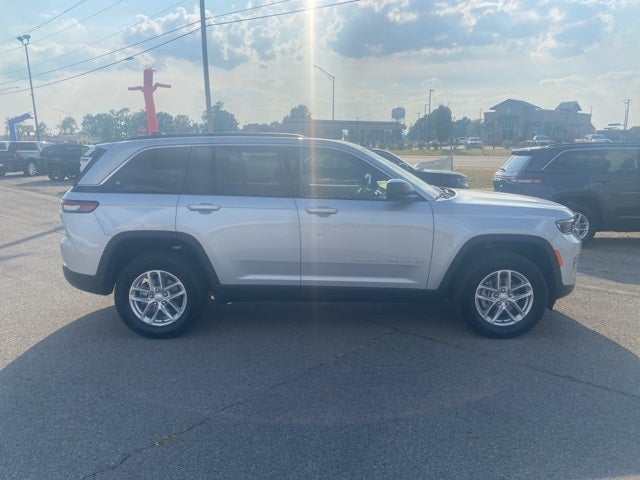 2025 Jeep Grand Cherokee GRAND CHEROKEE LAREDO X 4X4