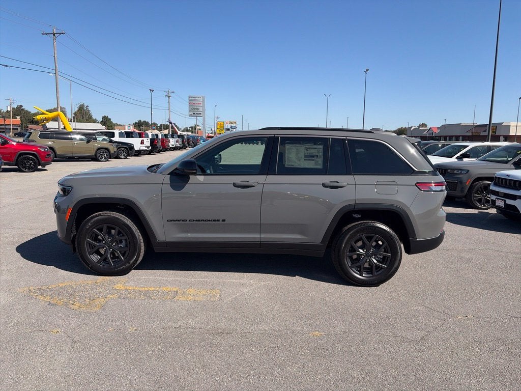 2027 Jeep Grand Cherokee GRAND CHEROKEE LAREDO ALTITUDE 4X4