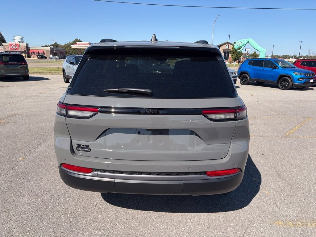 2027 Jeep Grand Cherokee GRAND CHEROKEE LAREDO ALTITUDE 4X4