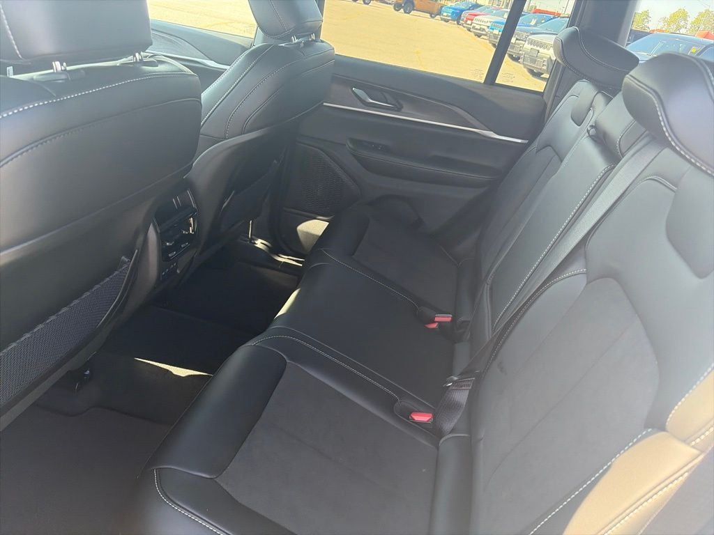 2027 Jeep Grand Cherokee GRAND CHEROKEE LAREDO ALTITUDE 4X4