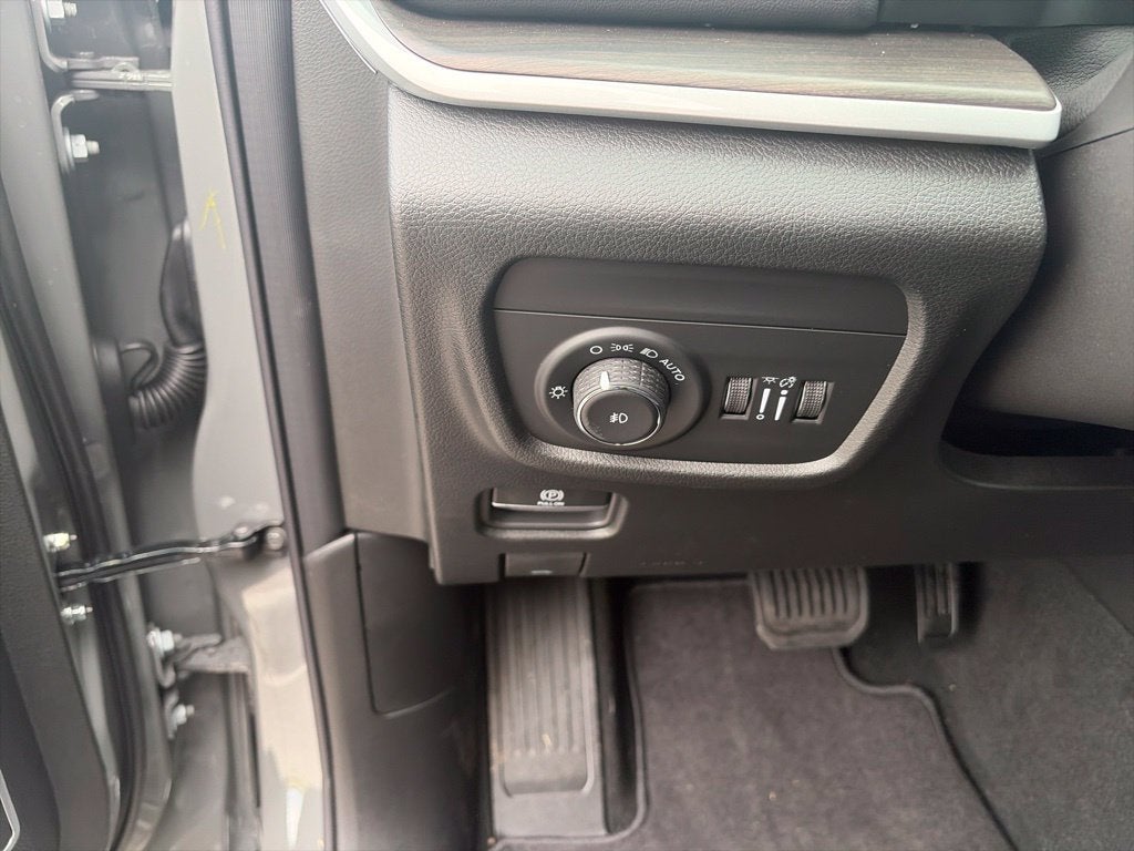 2027 Jeep Grand Cherokee GRAND CHEROKEE LIMITED RESERVE 4X4