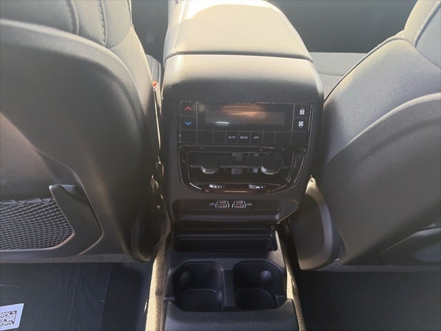 2026 Jeep Grand Cherokee GRAND CHEROKEE L LAREDO 4X2