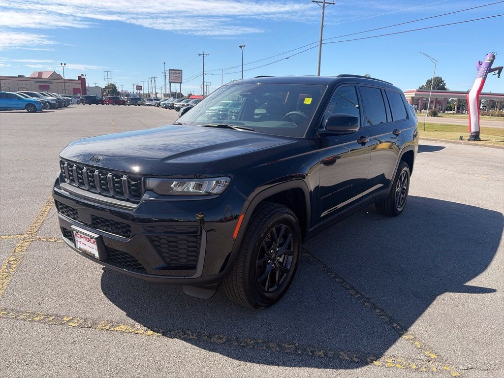 2027 Jeep Grand Cherokee GRAND CHEROKEE L LAREDO ALTITUDE 4X2