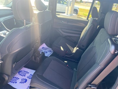 2025 Jeep Grand Cherokee GRAND CHEROKEE L LAREDO X 4X4