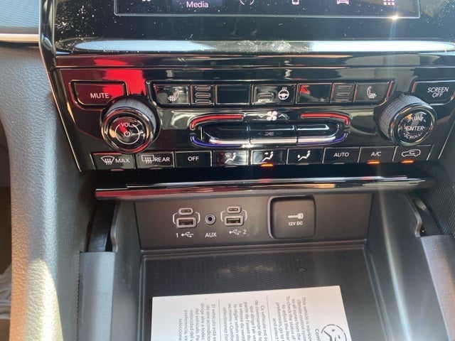 2025 Jeep Grand Cherokee GRAND CHEROKEE L LAREDO X 4X4