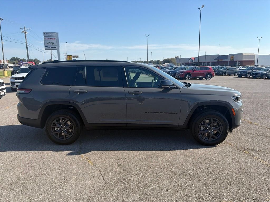 2027 Jeep Grand Cherokee GRAND CHEROKEE L LAREDO ALTITUDE 4X4