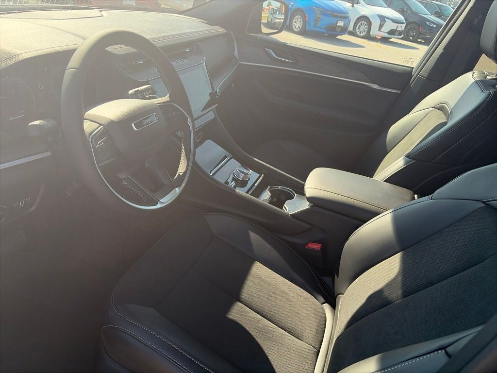 2027 Jeep Grand Cherokee GRAND CHEROKEE L LAREDO ALTITUDE 4X4