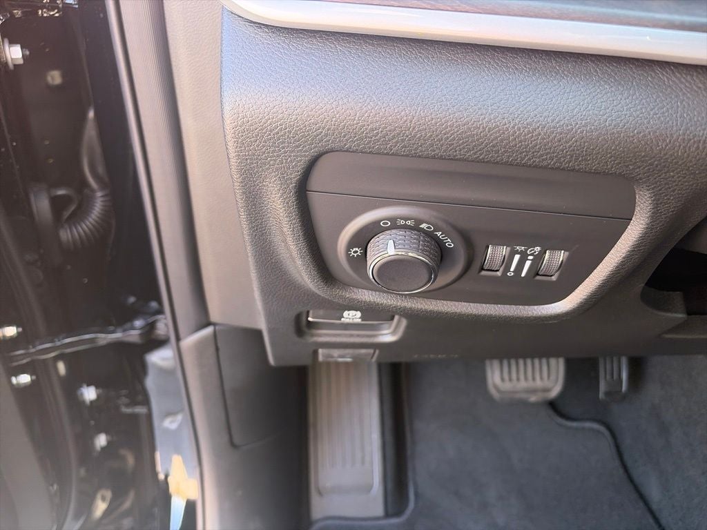 2027 Jeep Grand Cherokee GRAND CHEROKEE L LAREDO ALTITUDE 4X4
