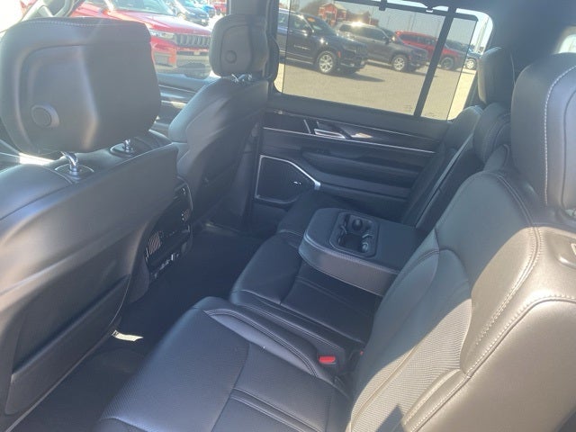 2024 Jeep Wagoneer Base