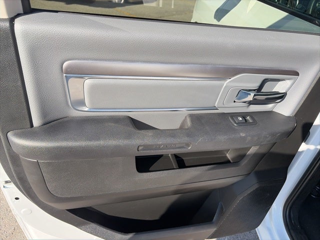 2023 RAM 1500 Classic SLT Crew Cab 4x2 5'7' Box