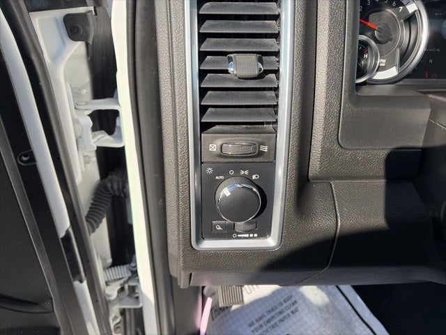 2023 RAM 1500 Classic SLT Crew Cab 4x2 5'7' Box