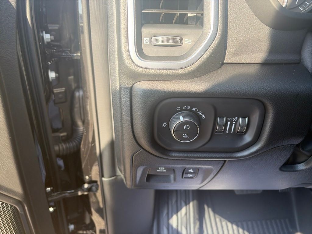 2027 RAM Ram 1500 RAM 1500 BIG HORN CREW CAB 4X4 5'7' BOX