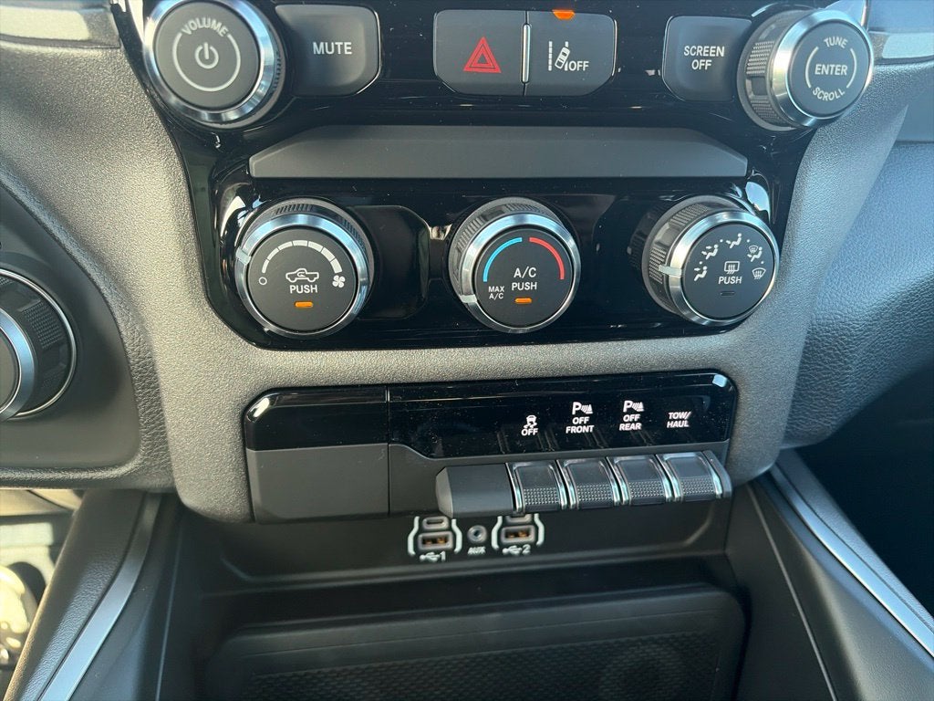 2027 RAM Ram 1500 RAM 1500 EXPRESS CREW CAB 4X4 5'7' BOX