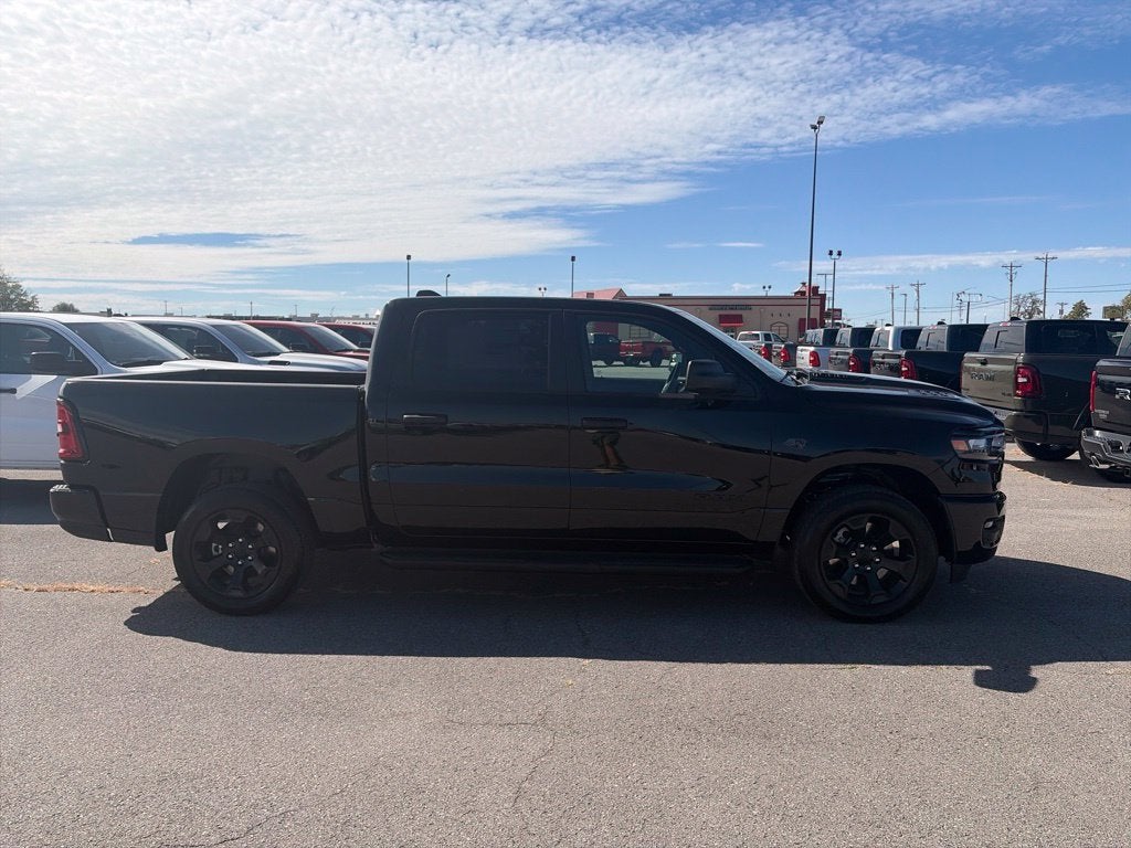 2027 RAM Ram 1500 RAM 1500 EXPRESS CREW CAB 4X4 5'7' BOX