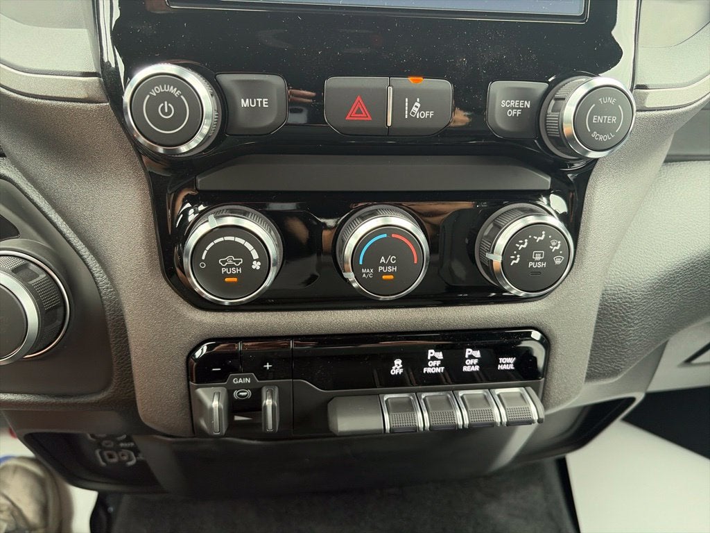 2027 RAM Ram 1500 RAM 1500 EXPRESS CREW CAB 4X4 5'7' BOX