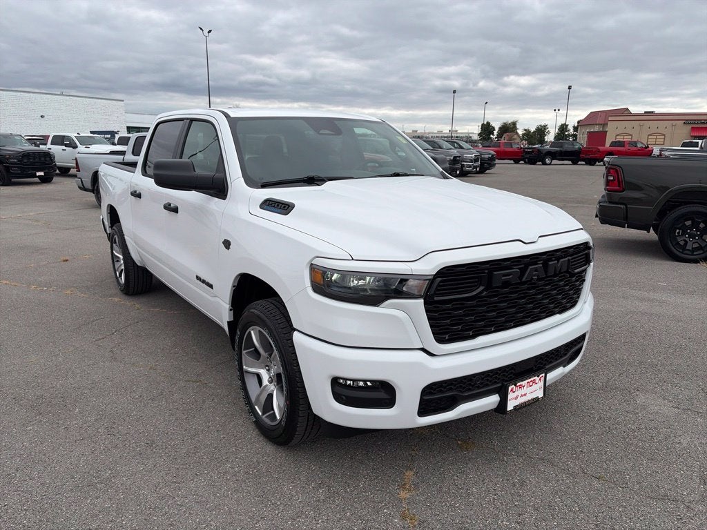 2027 RAM Ram 1500 RAM 1500 EXPRESS CREW CAB 4X4 5'7' BOX