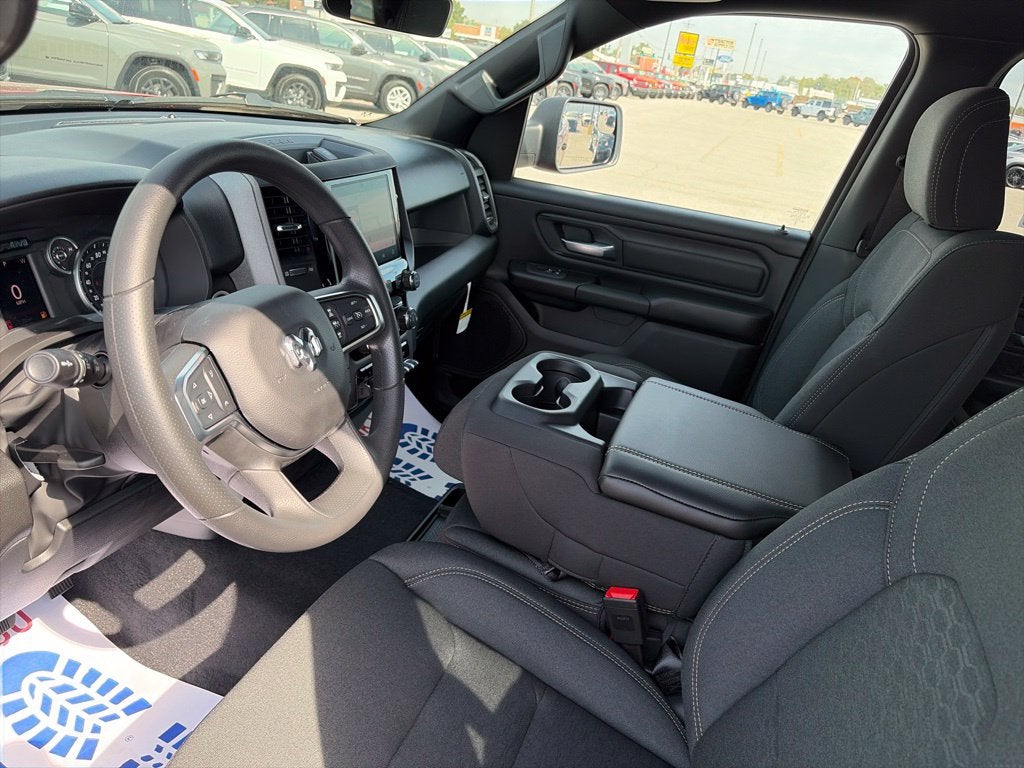 2027 RAM Ram 1500 RAM 1500 EXPRESS CREW CAB 4X4 5'7' BOX