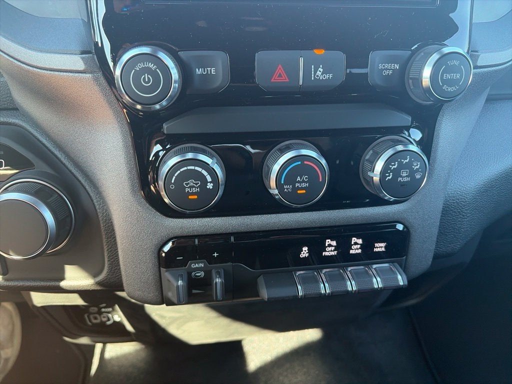 2026 RAM Ram 1500 RAM 1500 EXPRESS CREW CAB 4X4 5'7' BOX