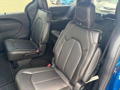 2027 Chrysler Pacifica PACIFICA SELECT