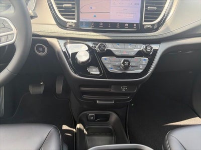 2027 Chrysler Pacifica PACIFICA SELECT