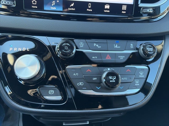 2026 Chrysler Voyager VOYAGER LX