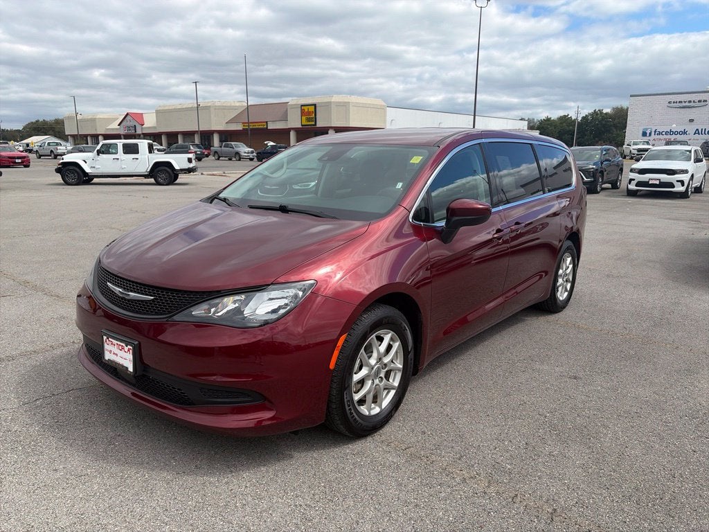 2023 Chrysler Voyager LX