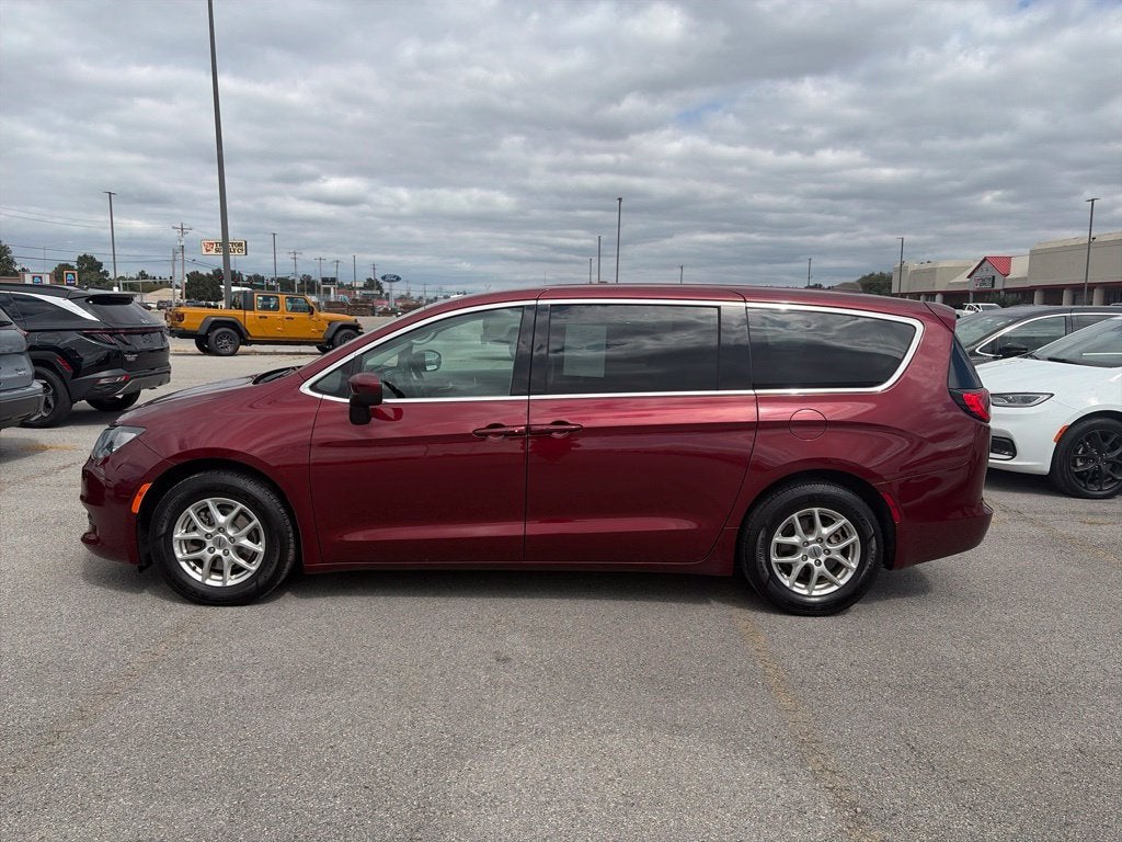 2023 Chrysler Voyager LX
