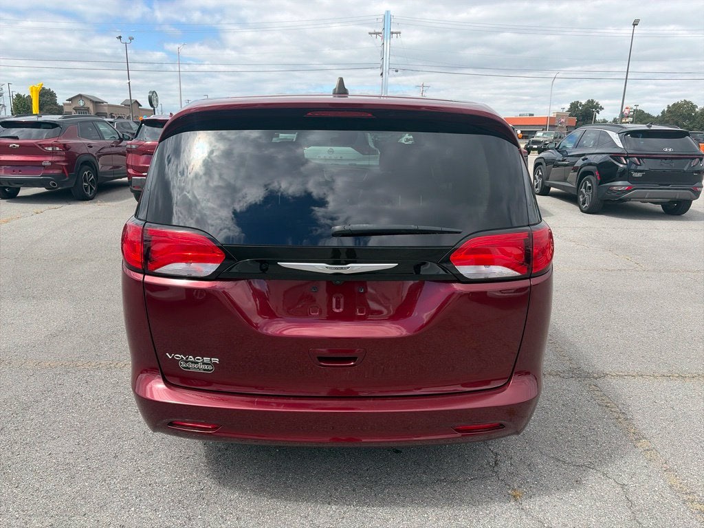 2023 Chrysler Voyager LX