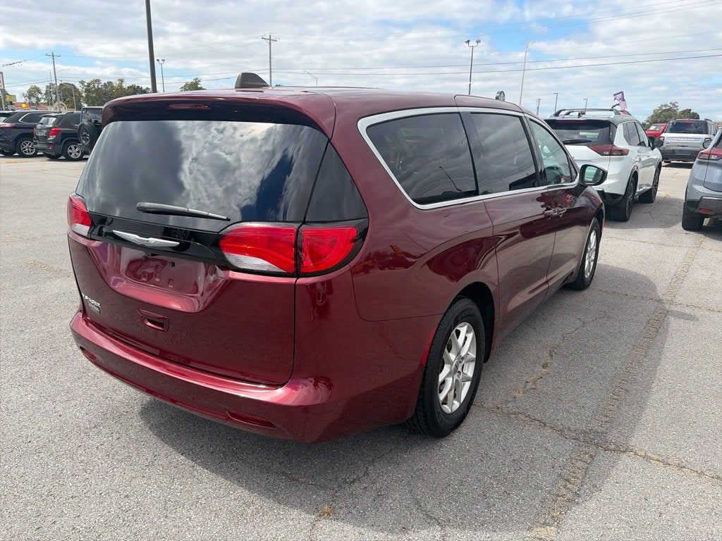 2023 Chrysler Voyager LX