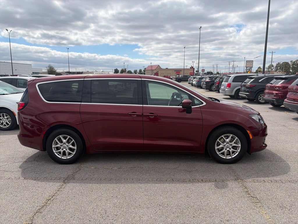 2023 Chrysler Voyager LX