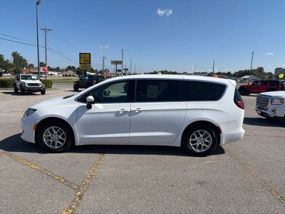 2023 Chrysler Voyager LX
