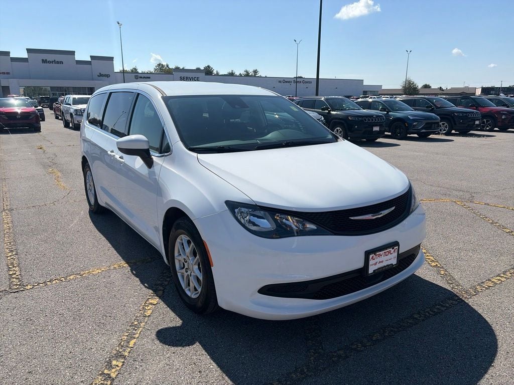 2023 Chrysler Voyager LX